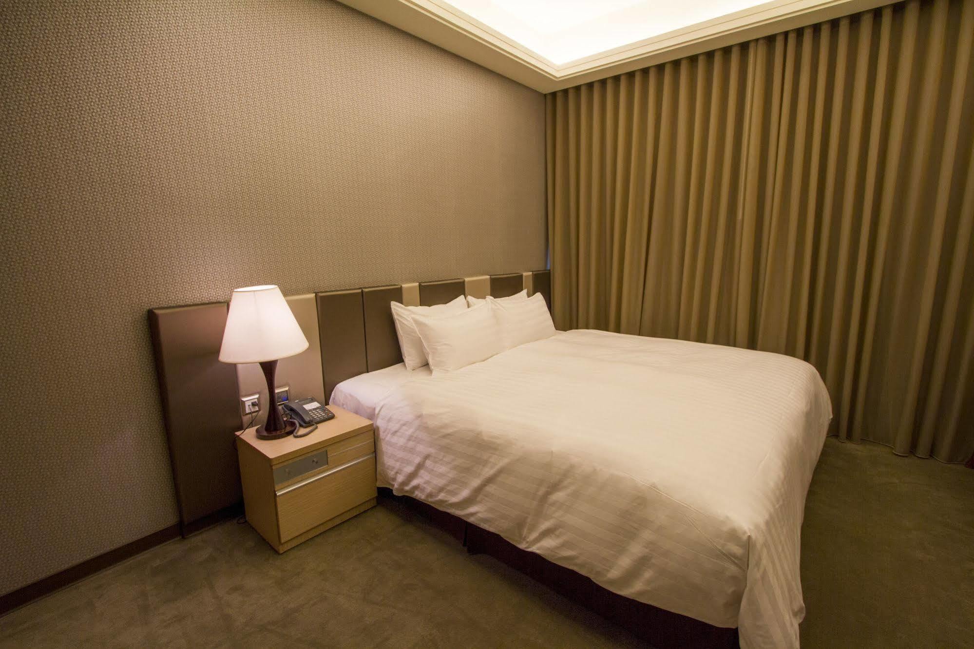 Hunt Champion Hotel ไถจง ภายนอก รูปภาพ