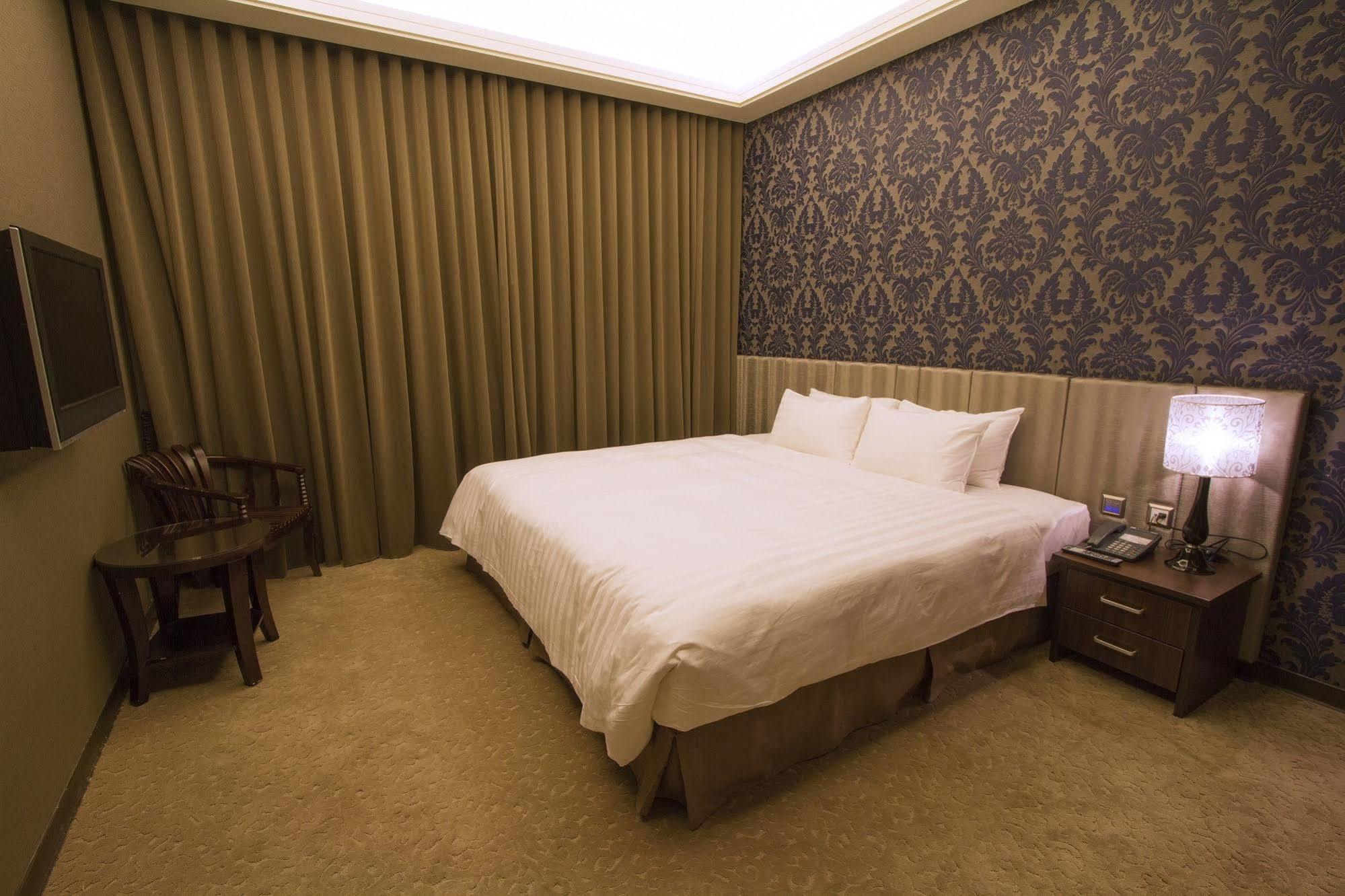 Hunt Champion Hotel ไถจง ภายนอก รูปภาพ